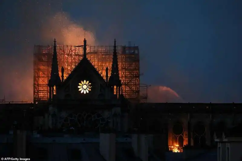 incendio a notre dame 9