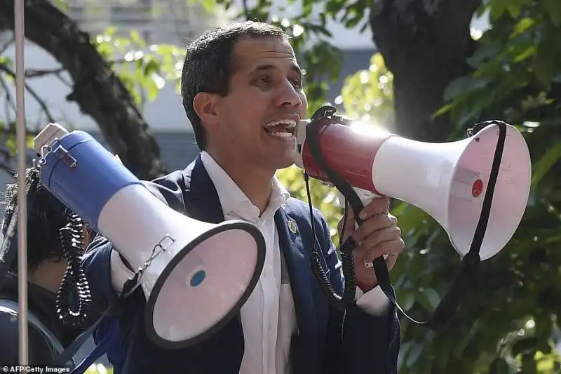 juan guaido' invoca la rivolta finale contro maduro 1