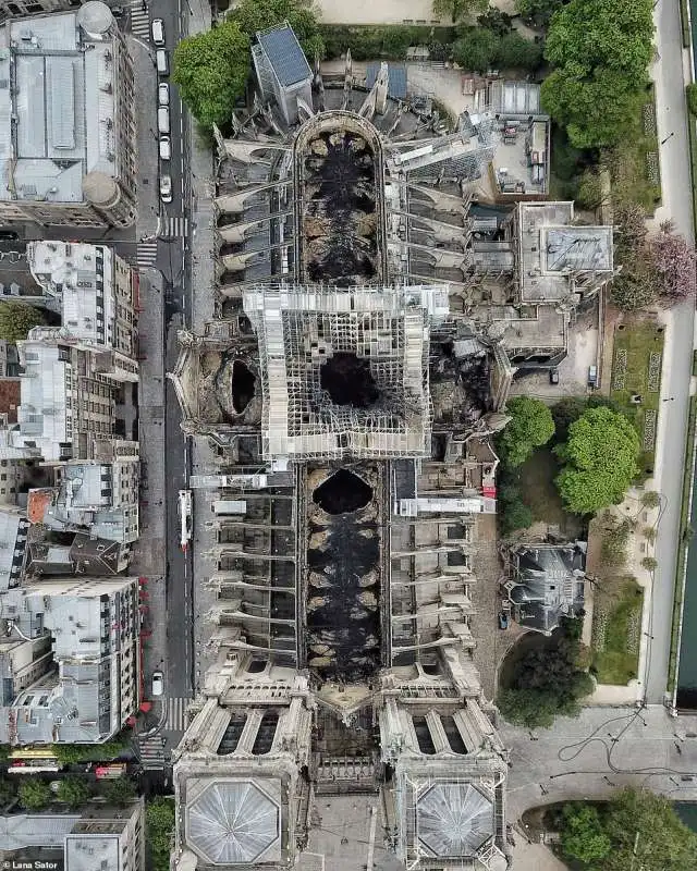 la cattedrale di notre dame dopo l incendio 