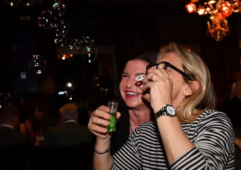 loredana quinzi e francesca ferrone con le bolle foto di bacco