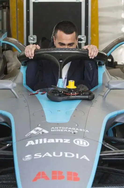 luigi di maio ai box della formula e