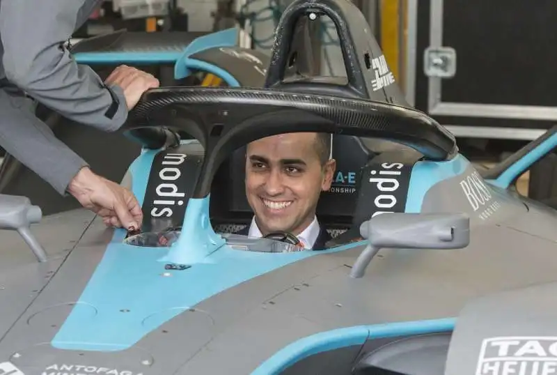 luigi di maio ai box della formula e 4