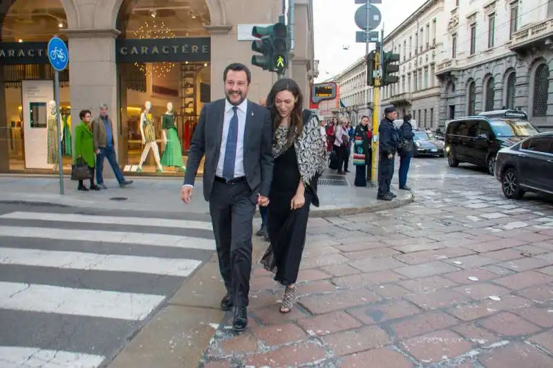 matteo salvini e francesca verdini al concerto inaugurale del salone del mobile alla scala 7