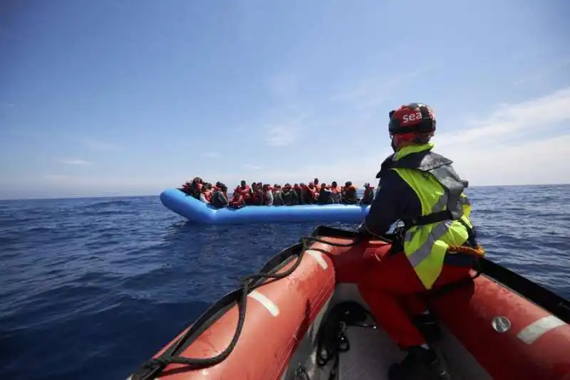 migranti sul gommone