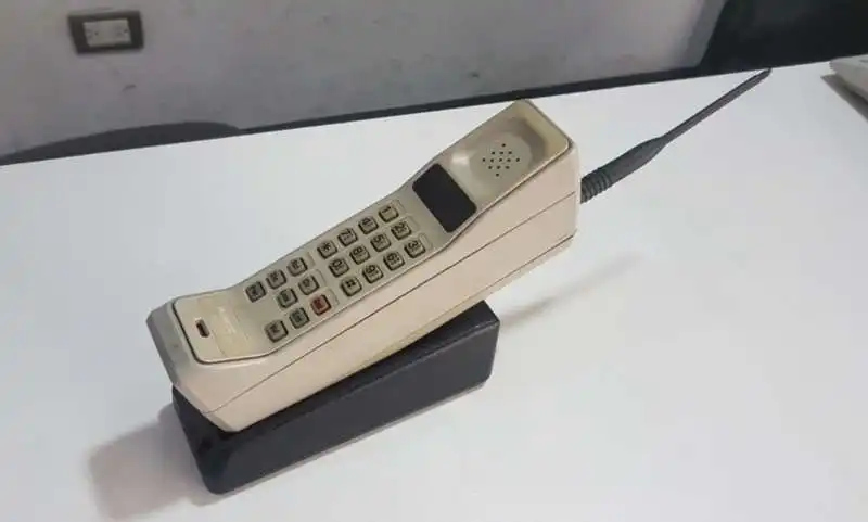 motorola dynatac 8000x  1