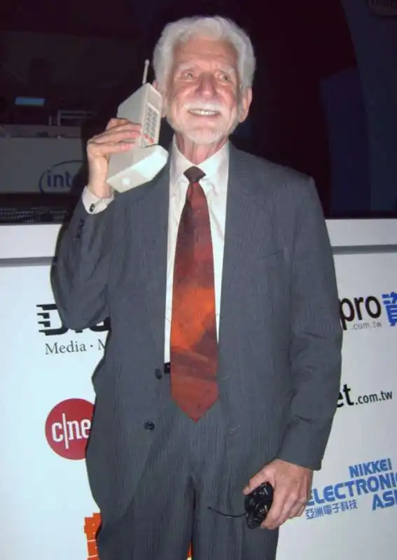 motorola dynatac 8000x  3