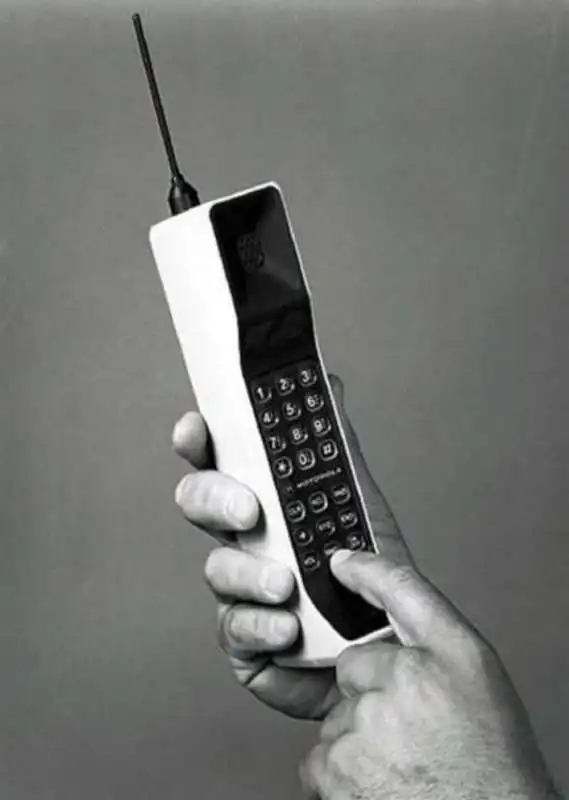 motorola dynatac 8000x  5