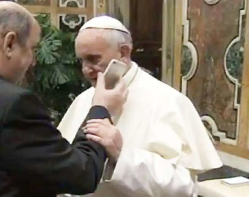 PAPA BERGOGLIO AL TELEFONO   