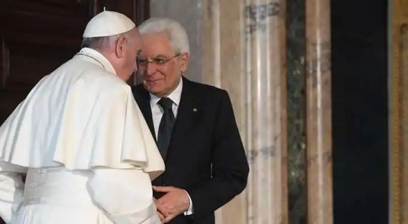 PAPA FRANCESCO CON SERGIO MATTARELLA DOPO LA MESSA A SANTA MARTA 1