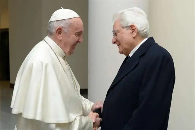 PAPA FRANCESCO CON SERGIO MATTARELLA DOPO LA MESSA A SANTA MARTA