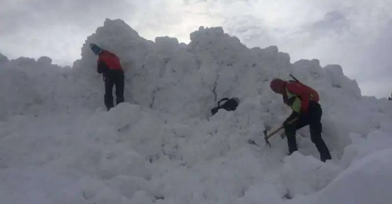 ricerche di david lama hansjoerg auer jess roskelly,