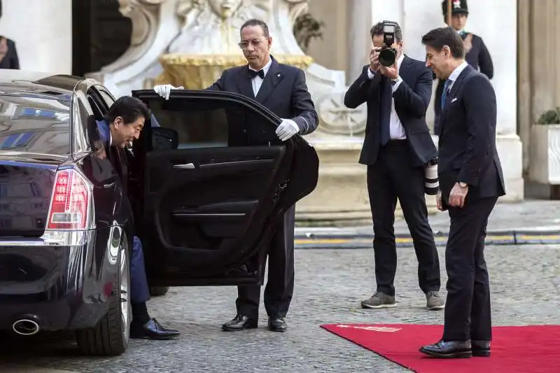 shinzo abe a roma incontra giuseppe conte 17