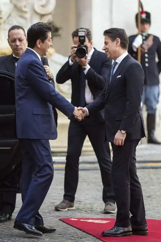 shinzo abe a roma incontra giuseppe conte 18