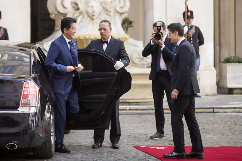 shinzo abe a roma incontra giuseppe conte 2