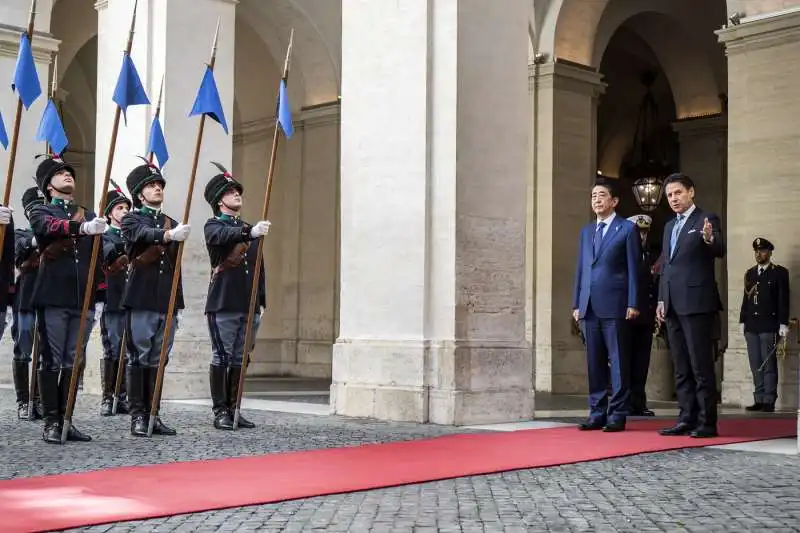 shinzo abe a roma incontra giuseppe conte 22