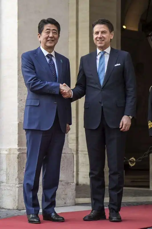 shinzo abe a roma incontra giuseppe conte 23