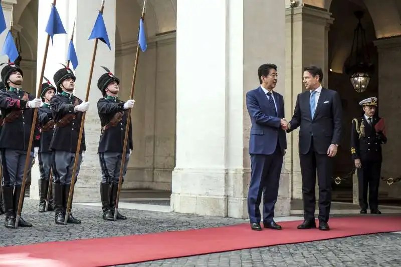 shinzo abe a roma incontra giuseppe conte 5