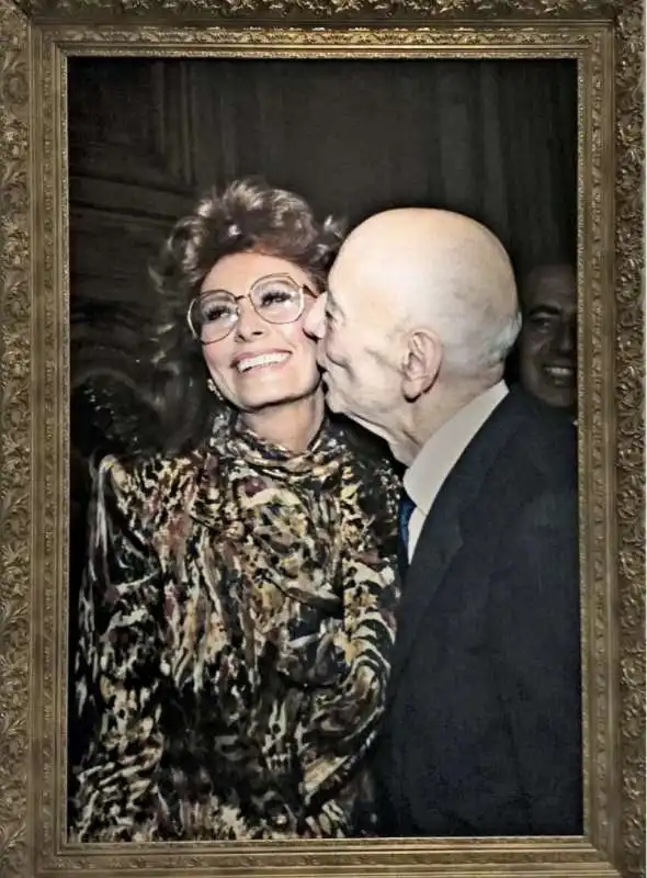 sophia loren, giancarlo pajetta   pallido bacio, estasi luminosa