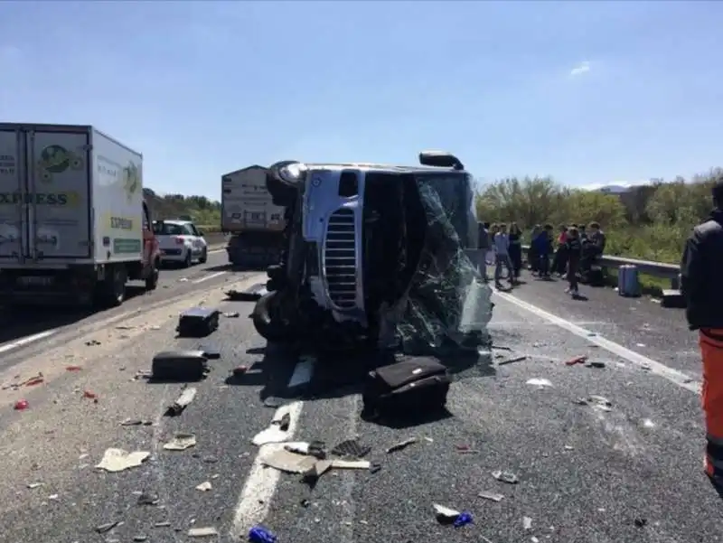 zagarolo   un tir si scontra contro un pullman di bambini in gita 5