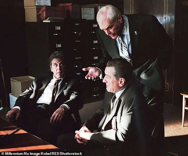 al pacino robert de niro e brian dennehy in righteous kill