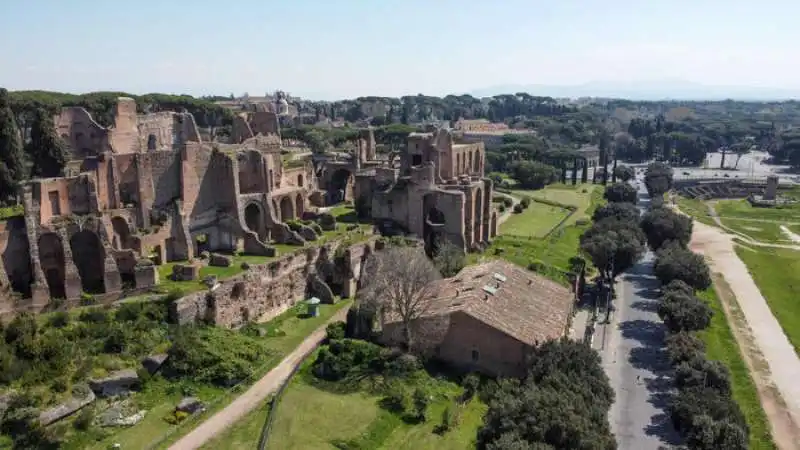 coronavirus   le foto di roma vista dal drone 20