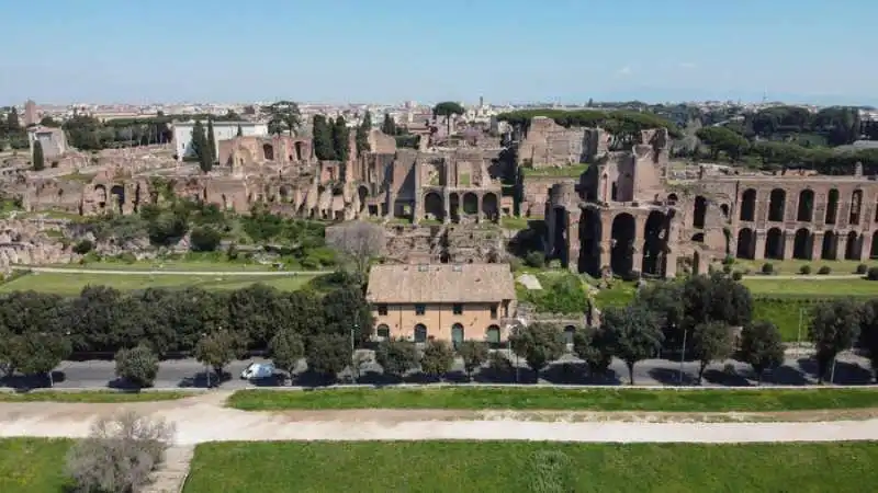 coronavirus   le foto di roma vista dal drone 26