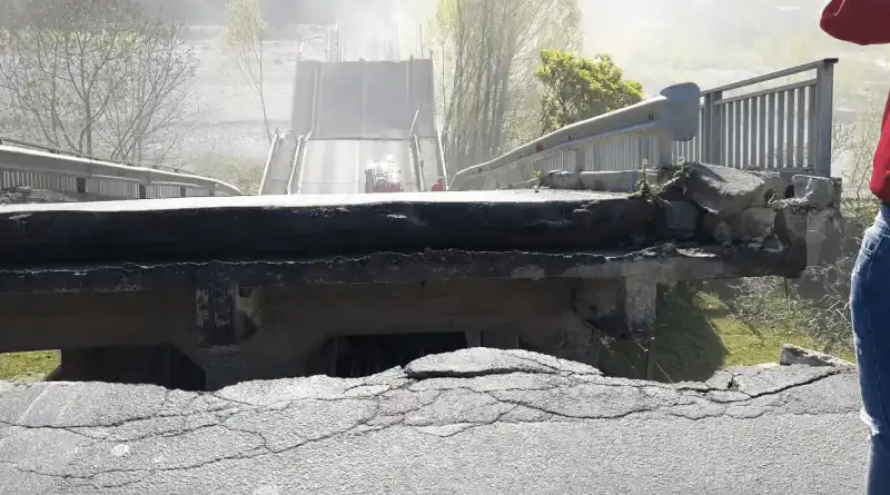 crolla ponte ad albiano   aulla, provincia di massa carrara 2