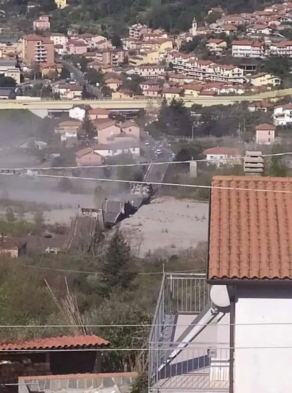 crolla ponte ad albiano   aulla, provincia di massa carrara 3