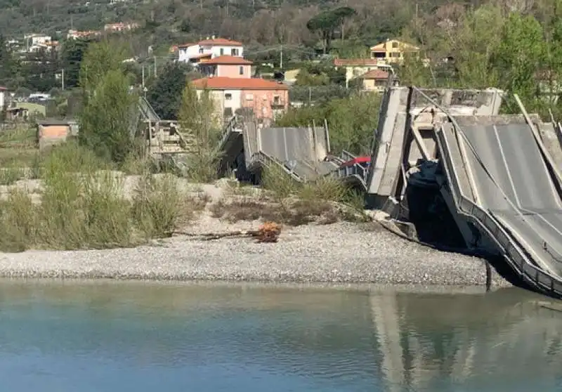 crolla ponte ad albiano   aulla, provincia di massa carrara 6