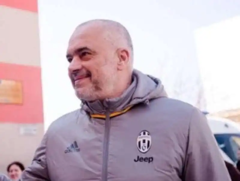 EDI RAMA CON LA TUTA DELLA JUVENTUS