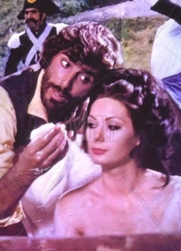 edwige fenech   fuori uno… sotto un altro arriva il passatore  1 