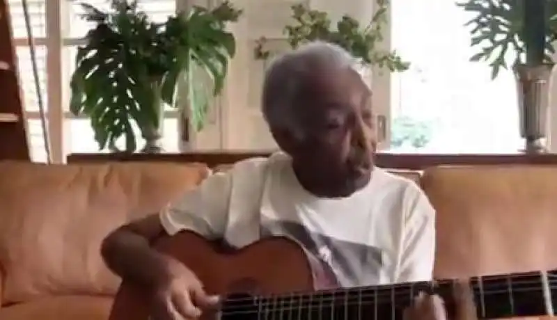 GILBERTO GIL CANTA VOLARE