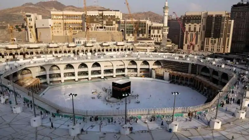 la mecca, kaaba deserta per coronavirus