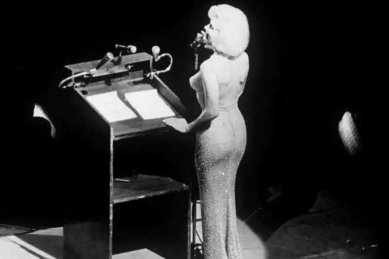 marylin monroe canta per John Kennedy