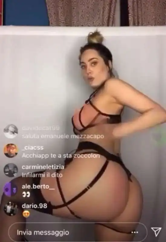 PAOLA SAULINO E IL TUTORIAL SUGLI SCHIAFFI ALLE CHIAPPE 