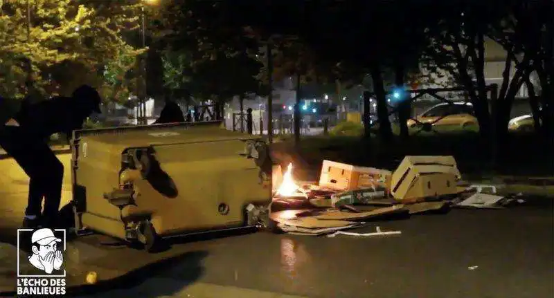 parigi   proteste nelle banlieue 3