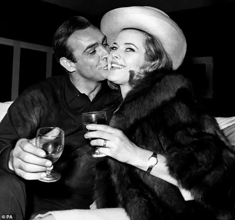 sean connery e honor blackman   goldfinger 2