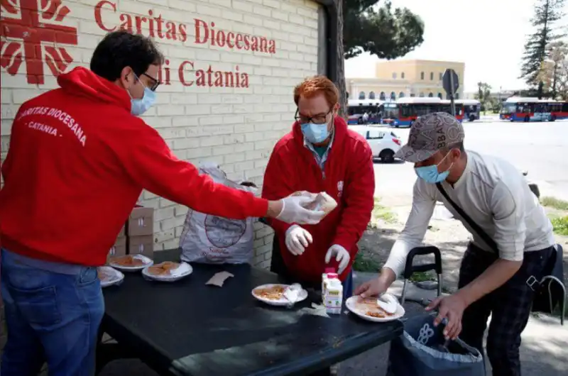 VOLONTARI CARITAS A CATANIA