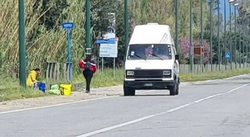 A PROSTITUTE CON IL CAMPER 