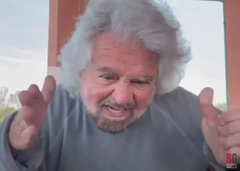 BEPPE GRILLO NEL VIDEO A DIFESA DEL FIGLIO CIRO