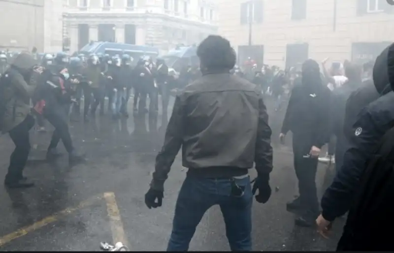 casapound alla manifestazione dei ristoratori io apro