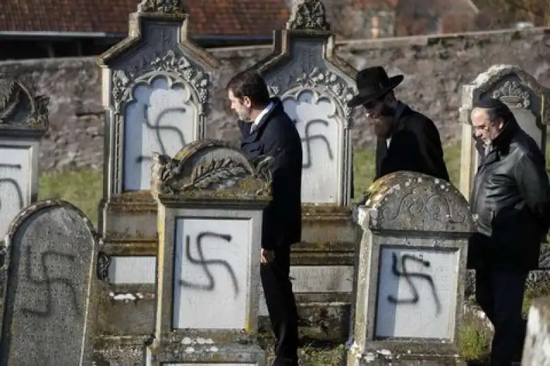 cimitero francia profanato 2