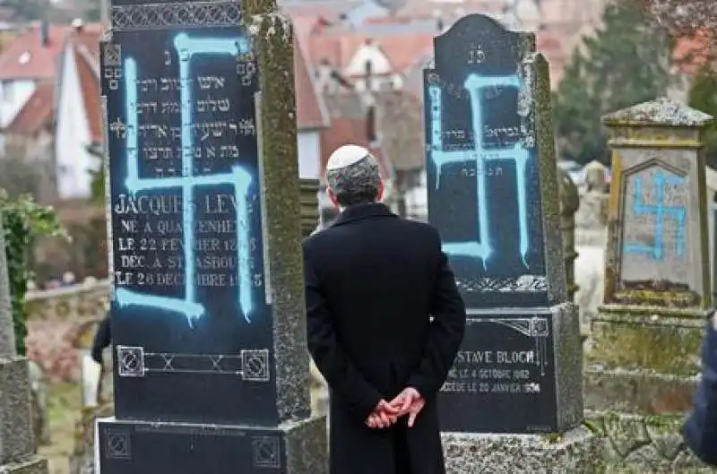 cimitero francia profanato 3