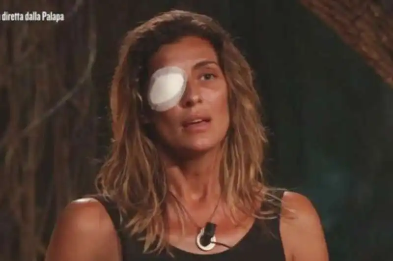 elisa isoardi abbandona l'isola dei famosi 6