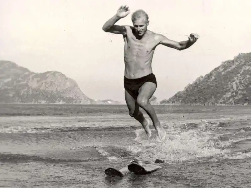 filippo alle prese con lo sci nautico nel 1951