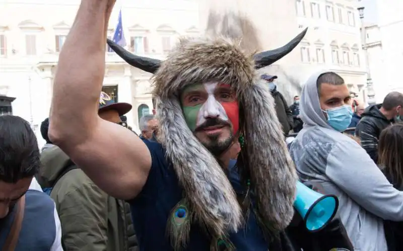 hermes ferrari lo sciamano di piazza montecitorio