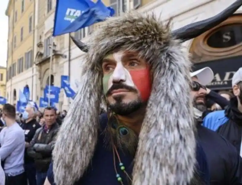 HERMES FERRARI LO SCIAMANO DI PIAZZA MONTECITORIO 2