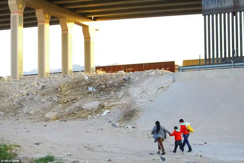 il muro al confine tra usa e messico a el paso 