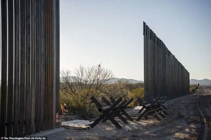 il muro al confine tra usa e messico   douglas, arizona 