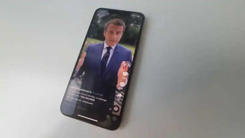 macron su tiktok 2